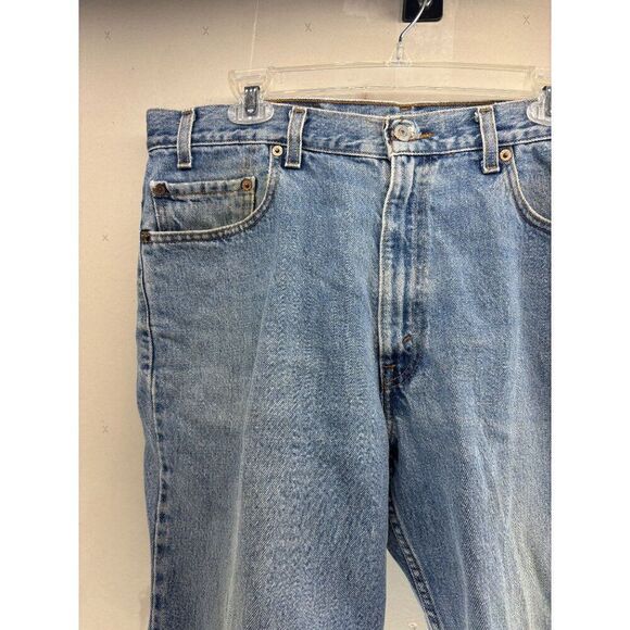 Vintage Levis Mens 550 Relaxed Fit Denim Shorts Light Wash Size 36x34 2001 Y2K - Picture 2 of 6